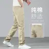Pantalones Casuales de Negocios de Alta Gama Color Caqui para Hombre Primavera y Otoño 2026 Nuevo Otoño Jeans Rectos Color Blanco Crudo Claro