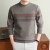 Nuevo suéter de punto jacquard casual para hombre de otoño e invierno, cálido, de cuello semialto, jersey, top de punto base