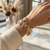 Pulseira Aberta Cruzada Vintage de Luxo Leve com Padrão Espiral Dourado, Bracelete Circular Largo com Padrão Circular Estilo Europeu e Americano de Meio Século