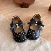Zapatos de Princesa de Lunares con Lazo para Niñas 2026 Otoño Nueva Llegada Lindos Versátiles para Niños Suela Suave Antideslizantes Zapatos Pequeños de Cuero