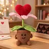 Adorno de Planta en Maceta Rosa Tejido a Mano Lindo con Manos y Pies Flor de Hilo Maceta Muñeca Decoración Creativa de Escritorio