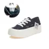 Tênis Brancos de Couro de Ovelha de Primeira Camada Estilo Novo Bidirecionais 2026 Verão Tênis Casuais de Solado Grosso para Mulheres Tendência Sapatos Respiráveis para Mulheres