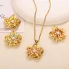 Colgante de Flor de Acero Inoxidable de Alta Gama para Collar DIY para Mujeres, Diseño de Nicho de Lujo Ligero con Incrustaciones de Perla, Versátil