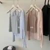 Conjunto de camiseta de manga larga ligera y holgada estilo coreano Y.JIA Otoño con cuello en U grande + top ajustado 6916