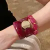Pulseira Elástica Circular Spliced em Acrílico Gradiente Vermelho Rosa Estilo Europeu e Americano de Alta Qualidade Acessório de Mão Simples e Fashion para Mulheres