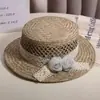 Sombrero de Paja Plano con Flor de Encaje Dulce Estilo Old Money de Verano para Mujer Tejido de Paja Salada Hueco Transpirable Sombrero para el Sol