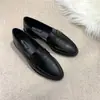 Sapatos Pretos de Couro Estilo Coreano para Mulheres, Novo Modelo 2025, Versáteis Estilo Britânico Mocassins Macios de Couro Flat Slip-On