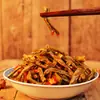 Fideos Salteados Caseros 90g con Frijoles Secos Picantes, Listos para Comer, Paquete Familiar de Salsa Picante al Por Mayor