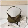 Bolsa de ombro feminina em camurça, novo estilo outono 2026, moderna e versátil, bolsa transversal fashion, bolsa de bolinho simples de alta qualidade