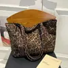Bolsa de Exportação Transfronteiriça Retrô Bolsa de Mão Bolsa Tote Feminina Bolsa de Ombro Nova Coleção Outono/Inverno 2026 Bolsa Transversal