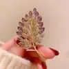 04 broche micro de zircônia Swarovan de alta qualidade simples para nicho fábrica atacadista fixador de cabelo reto joia para terno de roupa