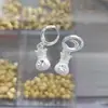 Artículos genuinos cobre plateado elegante todo-partido bolsa de la suerte aretes aretes mujer transmisión en vivo comercio electrónico suministro de fábrica al por mayor