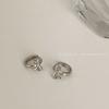 Aretes de Lazo de Diseño Nicho de Alta Gama 2025 Nuevos Aretes de Hebilla para Oreja de Moda Aretes Populares Elegantes Aretes