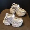 Sandalias de Papá que Aumentan la Altura para Mujer 2026 Verano Nuevas de Malla Hueca Transpirables Ligeras Suela Suave Plataforma Suela Gruesa Zapatos de Malla
