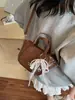 Moda Transfronteiriça Versátil Uma Alça Transversal Bolsa Saco Retrô para Mulheres Verão 2025 Novo Estilo Pequena Bolsa de Mão com Laço