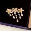 Broche de Flor de Perla con Circonita y Diseño de Gota de Agua, Estilo Suave y Elegante, Accesorio de Lujo Ligero de Alta Gama para Mujeres