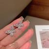 Pendientes de Mariposa con Circonita Microincrustada Plateados Estilo Mismo de TikTok para Mujer Elegantes Versátiles Exquisitos Ligeros de Lujo Sensación de Gama Alta