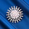 Broche de perlas de imitación de lujo de la diosa del sol, broche de copo de nieve a juego para mujer, accesorio de abrigo de ramillete atmosférico de alta gama.