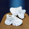 Zapatos de Papá con Suela Gruesa para Aumentar la Altura para Mujer Otoño 2026 Nuevos Versátiles Zapatos Blancos de Estudiante Te Hacen Ver Más Alto y Delgado Zapatos Deportivos Casuales