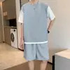 Terno Casual Esportivo de Manga Curta com Shorts de Waffle Falso Peça Dupla Terno Masculino Moderno e Bonito