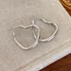 Ear Cuff de Corazón Hueco Simple Pendientes Metálicos de Corazón Grande Estilo Coreano Nicho Gama Alta Versátil Pendiente para el Trabajo Protectores de Pendientes