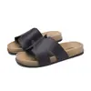 Sandalias de Suela Plana para Hombre, Ropa de Exterior Verano 2026, Estilo de Gama Alta, Sandalias de Playa Suaves de Suela Plana para Descansar