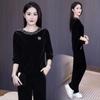 Conjunto Elegante de Veludo Dourado Duas Peças Outono Novo Estilista para Meia-Idade e Idosos Redutor de Idade Slim Top Gola Redonda Calça Wide Leg