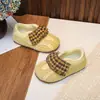 Tênis Versátil da Moda para Meninas 2026 Primavera/Verão Novos Tênis com Cadarço para Crianças Maiores com Fechos de Velcro