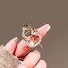 Broche de calabaza con forma de serpiente de Design Sense, elegante broche creativo de nicho femenino de alta gama, hebilla antiluz, accesorios de moda elegantes.