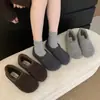 Novos Sapatos Peludos Versáteis da Moda Primavera e Outono 2025 para Mulheres, Sapatos Planos Slip-On de Lã para Uso Externo no Inverno para Mulheres