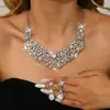 Set de Pendientes y Collar con Forma de Gota Incrustados de Diamantes Transfronterizos Europeos y Americanos Cadena para Clavícula Elegante de Moda Joyería de Lujo Ligero Accesorios de Alta Gama