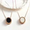 Pendente Cravejado com Diamantes de Aço Titânio Gravado Ouro Rosa Anel Duplo Romano Zircônia Colar Acessórios Femininos Atacado Versátil