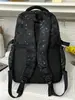 Mochila Preta Cool e Discreta com Estampa Completa de Corações e Flocos de Neve, Multi-Compartimentos, Grande Capacidade, Mochila Leve para Alunos do Ensino Fundamental e Médio