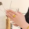 Anillo de Flor de Jazmín Dorado Arena Estilo Chino Retro, Lujo Ligero, Versátil, Sensación de Gama Alta, Anillo de Flor de Perla de Imitación
