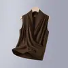 Diseñado con Sentido del Estilo, el Chaleco Formal de Pliegues con Cuello en V para Mujer es un Nuevo Modelo de Primavera, un Top Blanco de Imitación de Algodón y Lino que se Puede Usar como Ropa Exterior