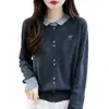 Jaqueta Suéter de Tricô de Lã Simples com Corte Slim para Mulheres, Estilo Novo Outono 2025, com Gola Polo Color Block