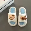 Zapatillas de Felpa con Tira Única Estilo Lindo para Mujer 2026 Otoño/Invierno Tacón Plano Diarias Antideslizantes Suela Suave Cómodas de Algodón Estilo Girly