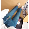 Super chamativo~Calça de renda! Calça reta de nove pontos bordada estilo coreano para mulheres 2026 Petite jeans elástico modelador