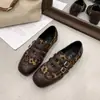 Mocassins retrô estilo britânico para mulheres, nova coleção outono 2026, com detalhes de fivela, sola plana, sapatos casuais versáteis com biqueira profunda