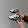 Zapatillas de moda para niños con suelas suaves en bloques de color, nueva colección otoño/invierno 2026, zapatillas de entrenamiento alemanas versátiles para niñas, adecuadas para niños mayores