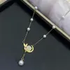 Colar Cruzado Popular de Aço Inoxidável Branco Pérola Jade Coelho da Lua Moda Feminina Aço Titânio Pérola Artificial Corrente de Clavícula Feita à Mão