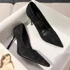 Sapatilhas Femininas Estilo Chanel 2025 Novo Estilo Socialite Francês Moda Bico Fino Versátil Elegante Sapatilhas Femininas de Bico Baixo