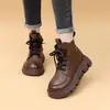 Botas Martin de suela gruesa para mujer 2026 nuevos zapatos de otoño e invierno estilo británico botas de una sola pieza que aumentan la altura con forro polar para abrigar botines pequeños para mujer