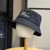 2026 Nuevo Sombrero de Sol de Moda con Bordado de Letras para Hombres y Mujeres, Sombrero de Cubo Casual Versátil Plegable de Primavera y Verano para Uso al Aire Libre