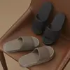 Chinelos Antiderrapantes, Antiodor, Silenciosos para Homens, Uso Externo de Verão, Antibacterianos, Novo Modelo 2025, Chinelos de Casa para Uso Interno com Toque Macio, Sandálias Masculinas