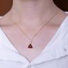 Palacio clásico chapado en oro nuevo triángulo rojo sur TikTok Red femenina retro rojo chino femenino collar con colgante de cadena para clavícula