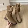 Botas de Cano Médio Emagrecimento com Aumento de Altura de 7CM para Mulheres 2026 Outono/Inverno Nova Moda Tendência Versátil Botas Franzidas