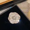 Broche de Camelia Estilo Francés para Mujer, Pin de Moda de Alto Nivel con Temperamento, Regalo Popular Tendencia al por Mayor