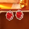 Brincos de Agulha de Prata 925 com Zircônia Vermelha Brilhante Brincos Geométricos de Moda High-End Retrô Brincos de Luxo Leve Estilo Ins Joias da Moda