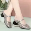 Chinelos Femininos Elegantes, Leves, Confortáveis, Vazados, Fechados na Ponta, com Salto Bloco e Strass, Sapatos Femininos Simples e Versáteis